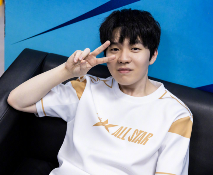 Daeny：世界赛和T1打训练赛感觉他们很强，因为了解所以害怕